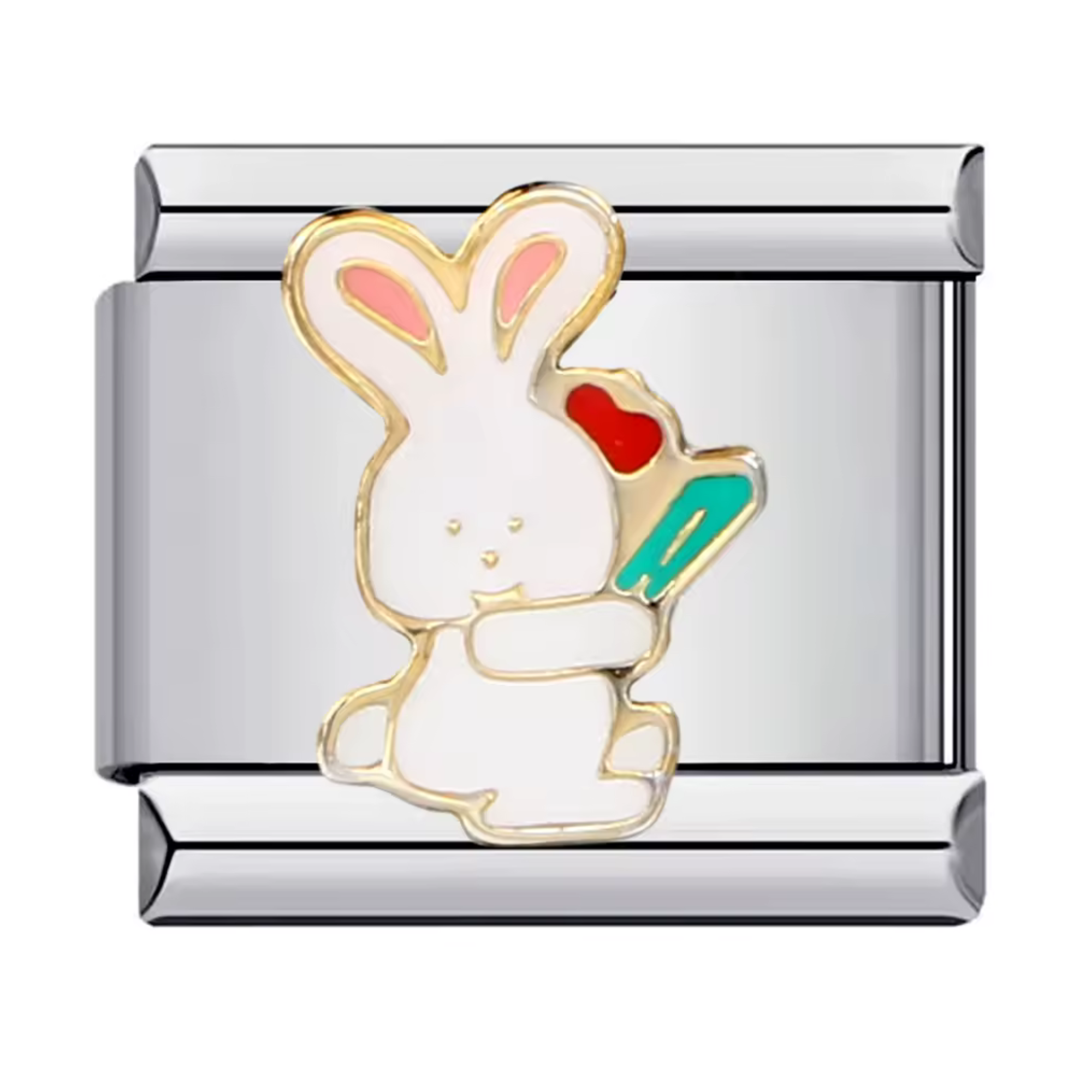 Ce charm italien en acier inoxydable argenté représente un petit lapin assis, plein de douceur et de délicatesse. Avec ses détails soignés et son design attendrissant, il apportera une touche mignonne et originale à votre bracelet. Facile à fixer, il s’adapte parfaitement à nos bracelets composés de 17 maillons extensibles et réglables, convenant à toutes les tailles de poignet. Compatible avec tous nos charms italiens, ce bijou est idéal pour personnaliser votre bracelet avec une note champêtre et tendre.