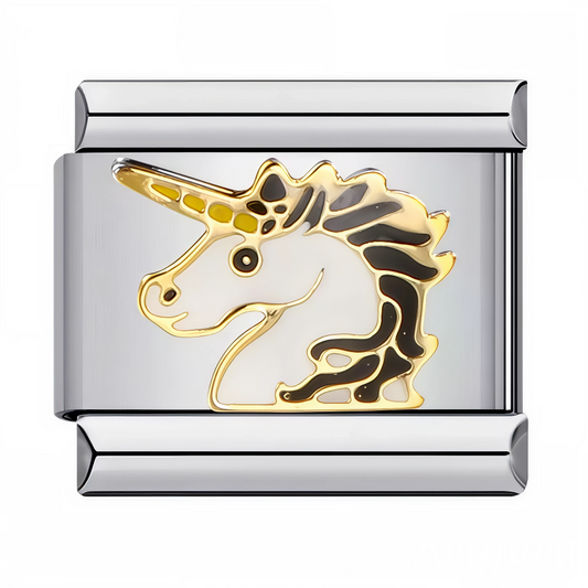 Ce charm italien en acier inoxydable argenté représente une licorne blanche avec une crinière noire élégante. Ce bijou magique et raffiné ajoute une touche de fantaisie et de mystère à votre bracelet. Avec ses détails soignés, il s’adapte facilement à nos bracelets composés de 17 maillons extensibles et réglables, convenant à toutes les tailles de poignet. Compatible avec tous nos charms italiens, ce charm est parfait pour personnaliser votre bracelet avec une note enchantée et unique.