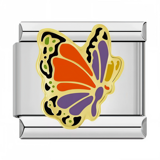 Ce charm italien en acier inoxydable argenté représente un papillon délicat aux ailes colorées en orange, violet et touches dorées, symbole de transformation et de beauté. Ses couleurs vives et son design soigné apportent une note joyeuse et élégante à votre bracelet. Facile à fixer, il s’adapte parfaitement à nos bracelets composés de 17 maillons extensibles et réglables, convenant à toutes les tailles de poignet.