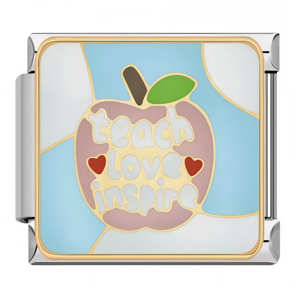 Ce charm italien en acier inoxydable argenté met en avant une pomme stylisée au centre, accompagnée de l’inscription inspirante "Teach Love Inspire". Un hommage délicat au monde de l’enseignement et aux valeurs de transmission, de bienveillance et de motivation. Son design sobre et symbolique en fait un choix parfait pour remercier une enseignante ou célébrer une vocation. Facile à fixer, il s’adapte à tous nos bracelets italiens composés de 17 maillons extensibles et réglables. Compatible avec l’ensemble d