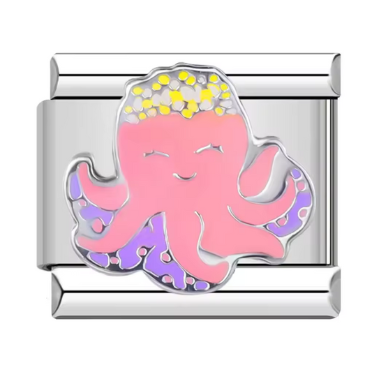 Ce charm italien en acier inoxydable argenté représente un adorable poulpe rose, symbole de curiosité et d’adaptabilité. Ses tentacules finement dessinés et sa finition émaillée rose apportent une touche d’originalité et de fantaisie marine à votre bracelet. Facile à fixer, il s’adapte parfaitement à nos bracelets composés de 17 maillons extensibles et réglables, convenant à toutes les tailles de poignet. Compatible avec tous nos charms italiens, ce bijou est parfait pour personnaliser votre bracelet avec u