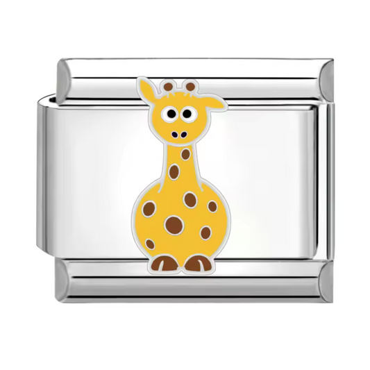Ce charm italien en acier inoxydable argenté représente une élégante girafe, symbole d’exotisme et de grâce. Ses détails délicatement gravés en font un bijou raffiné qui ajoutera une touche de nature sauvage à votre bracelet. Facile à fixer, il s’adapte parfaitement à nos bracelets composés de 17 maillons extensibles et réglables, convenant à toutes les tailles de poignet. Compatible avec tous nos charms italiens, il est parfait pour personnaliser votre bracelet avec un style animalier unique.