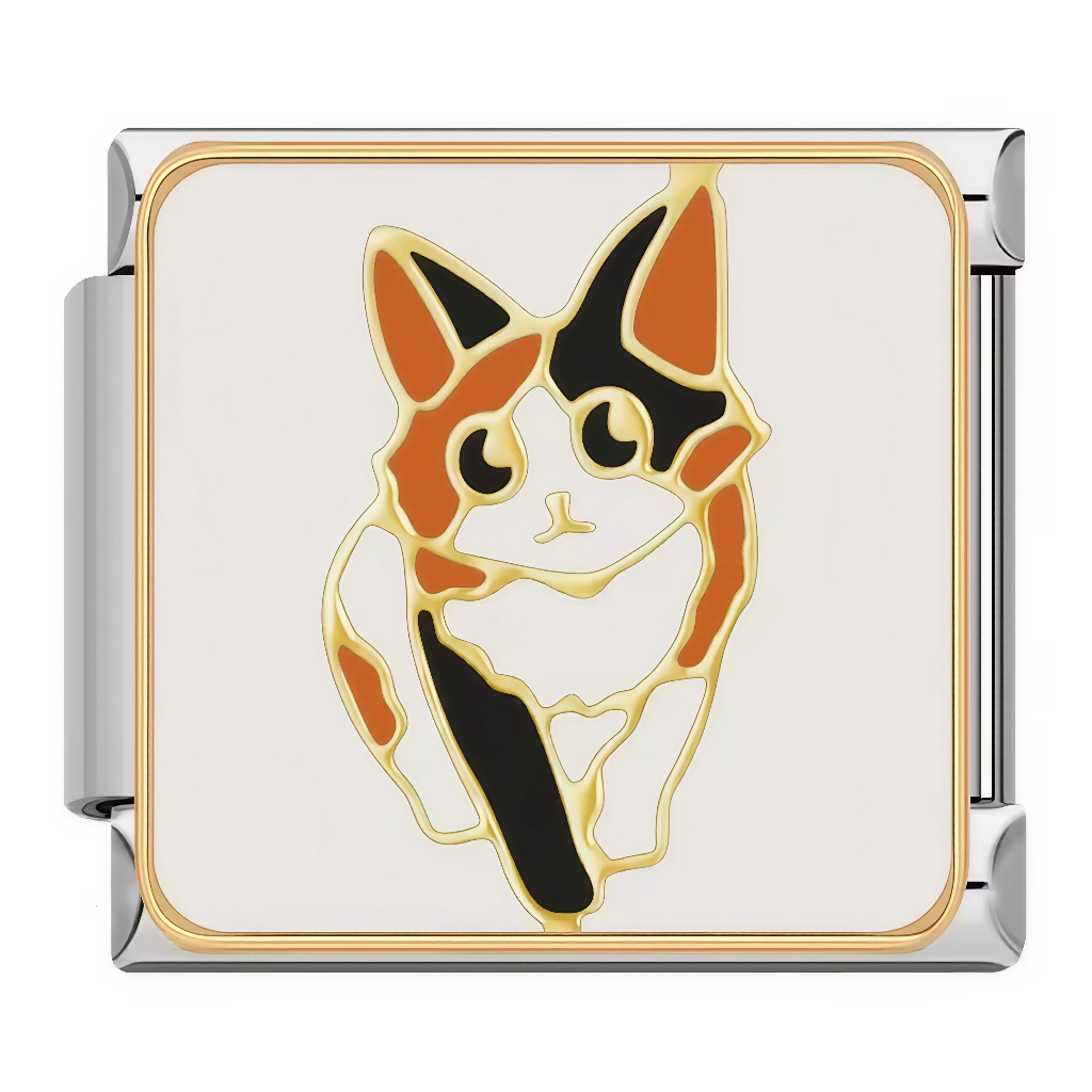 Ce charm italien met en vedette un chat tricolore (calico) aux tons orange, noir et blanc, avec grands yeux curieux et expression attendrissante sur fond blanc épuré. Parfait pour les passionnés de chats uniques qui veulent embellir leur bracelet à charms italien d'un portrait charmant et coloré.
