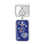 Ce charm italien pendentif capture un ciel bleu nuit mystique avec lune courbée blanche, étoiles scintillantes et œil cosmique rouge rayonnant. Parfait pour les âmes spirituelles et fans d'ésotérisme qui veulent protection et magie sur leur bracelet à charms italien.