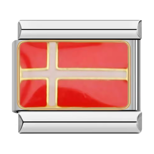 Ce charm italien argenté arbore fièrement le drapeau du Danemark, symbole d’histoire, de tradition et de fierté nationale. Fabriqué en acier inoxydable de haute qualité, il allie solidité et finesse des détails pour un rendu élégant et authentique. Facile à fixer, il s’adapte parfaitement à nos bracelets composés de 17 maillons extensibles et réglables, convenant à toutes les tailles de poignet.