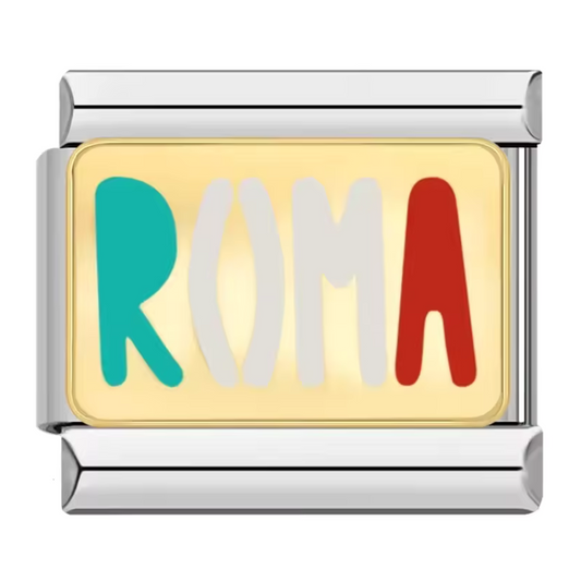 Ce charm italien argenté présente l’inscription “ROMA” aux couleurs vives du drapeau, posée sur un élégant fond doré. Fabriqué en acier inoxydable de haute qualité, il allie robustesse et détails colorés pour un rendu chic et moderne. Facile à fixer, il s’adapte parfaitement à nos bracelets composés de 17 maillons extensibles et réglables, convenant à toutes les tailles de poignet. Compatible avec tous nos charms italiens, ce bijou est idéal pour personnaliser votre bracelet avec une touche patriotique et s