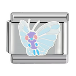 Ce charm italien raffiné représente Papilusion, le majestueux Pokémon papillon connu pour sa grâce et ses ailes colorées. Confectionné en acier inoxydable argenté de haute qualité, il présente des détails délicats et une finition brillante qui en font une pièce unique pour les fans de l’univers Pokémon. Facile à fixer, il s’intègre parfaitement à nos bracelets composés de 17 maillons extensibles et réglables, adaptés à tous les poignets. Compatible avec tous nos charms italiens, ce bijou est idéal pour appo