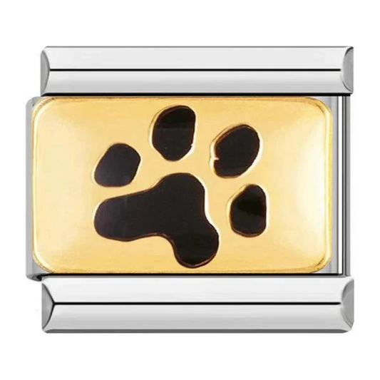 Ce charm italien argenté met en valeur une empreinte de patte de chien noire délicatement posée sur un fond doré, alliant contraste et élégance. Fabriqué en acier inoxydable de haute qualité, il combine robustesse et finitions soignées pour un rendu moderne et raffiné. Facile à fixer, il s’adapte parfaitement à nos bracelets composés de 17 maillons extensibles et réglables, convenant à toutes les tailles de poignet. Compatible avec tous nos charms italiens, ce bijou unique est idéal pour personnaliser votre