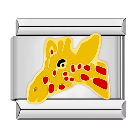 Ce charm italien pendentif en acier inoxydable argenté représente une tête de girafe stylisée, mise en valeur par un émaillage jaune vif qui lui apporte une touche de fantaisie et de chaleur. Idéal pour les amoureux de la savane ou les collectionneurs de charms originaux, ce bijou unique ajoutera une note ensoleillée et ludique à votre bracelet. Facile à accrocher, il s’intègre parfaitement à nos bracelets composés de 17 maillons extensibles et réglables, adaptés à toutes les tailles de poignet. Compatible 