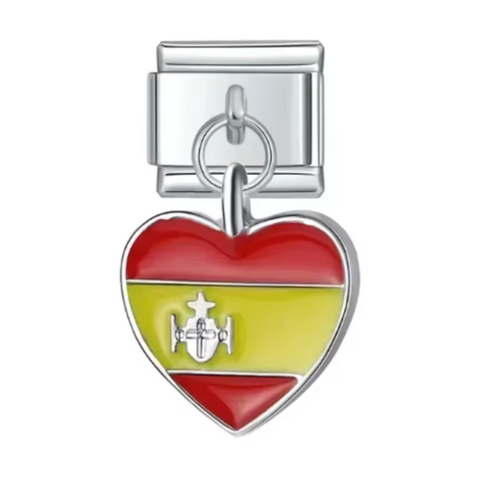 Ce charm italien pendentif en forme de cœur arbore les couleurs vibrantes du drapeau espagnol, symbole de passion et de fierté nationale. Fabriqué en acier inoxydable de haute qualité, il allie robustesse et détails colorés pour un rendu élégant et chaleureux. Facile à fixer, il s’adapte parfaitement à nos bracelets composés de 17 maillons extensibles et réglables, convenant à toutes les tailles de poignet. Compatible avec tous nos charms italiens