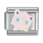 Ce charm italien charmant représente Rondoudou, le Pokémon aux pouvoirs sonores et à la douceur légendaire. Confectionné en acier inoxydable argenté de haute qualité, il offre des détails précis et une finition brillante qui séduiront tous les fans de l’univers Pokémon. Facile à fixer, il s’intègre parfaitement à nos bracelets composés de 17 maillons extensibles et réglables, adaptés à tous les poignets. Compatible avec tous nos charms italiens, ce bijou est idéal pour ajouter une touche musicale et tendre 
