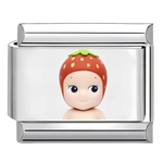 Ce charm italien adorable met en scène Sonny Angel coiffé d’un petit bonnet fraise rouge vif, symbole de fraîcheur et de gourmandise. Confectionné en acier inoxydable argenté de haute qualité, il présente des détails précis et une finition brillante qui plairont aux amateurs de ce personnage emblématique. Facile à fixer, il s’adapte parfaitement à nos bracelets composés de 17 maillons extensibles et réglables, convenant à tous les poignets. Compatible avec tous nos charms italiens, ce bijou est parfait pour