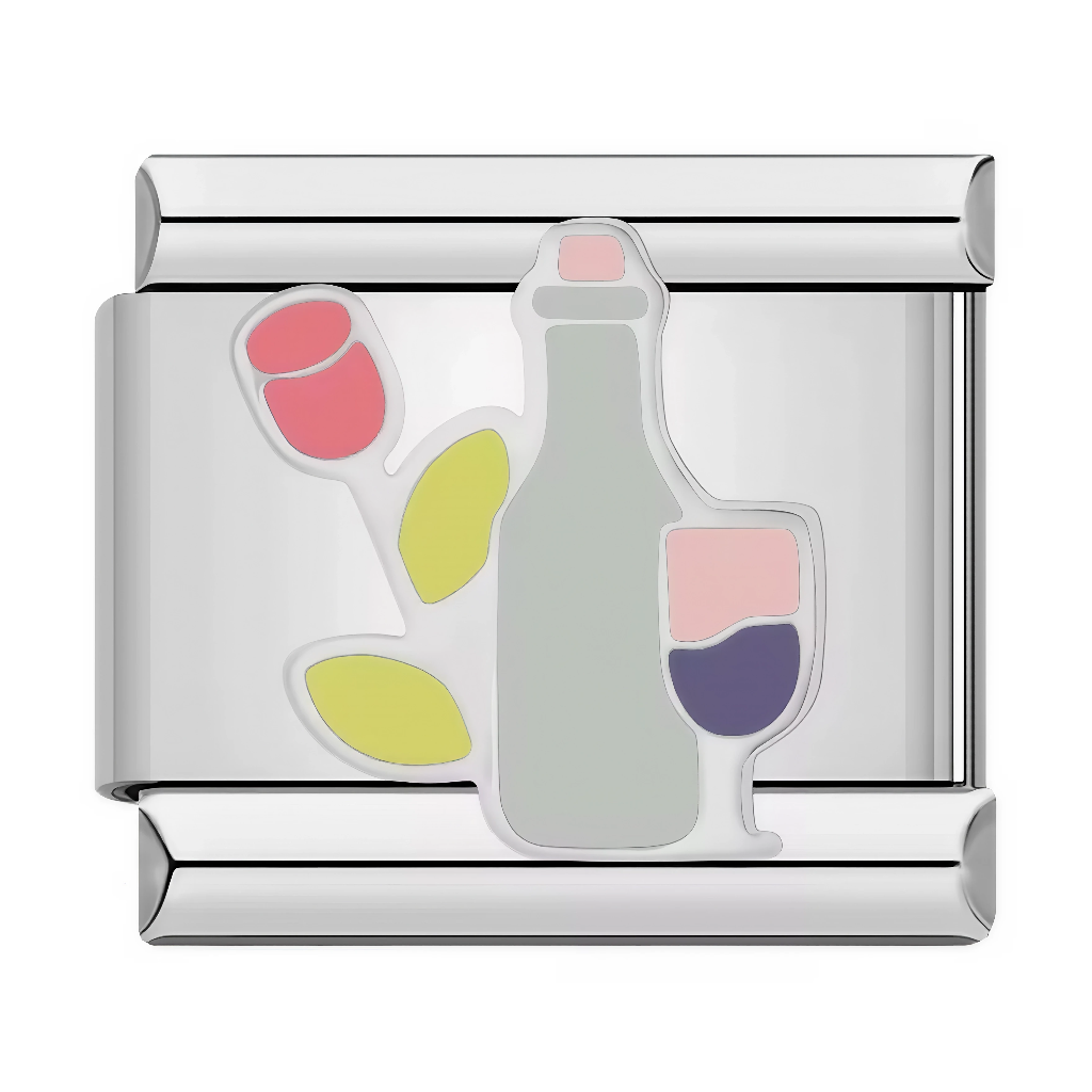 Ce charm italien présente une bouteille de vin rosé accompagnée d’un verre rempli et de roses délicates aux tons pastel, évoquant un moment romantique et convivial. Le design coloré et sophistiqué en fait un bijou idéal pour les amateurs de vin et de douceur sur un bracelet à charms italien.