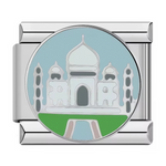 Ce charm italien illustre le Taj Mahal blanc avec dôme central et minarets, sur ciel bleu clair et jardin vert avec chemin. Ce monument indien emblématique est idéal pour les amateurs d’architecture moghole ou de voyages qui veulent beauté éternelle sur leur bracelet à charms italien.
