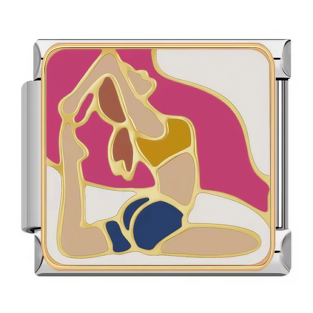 Ce charm italien illustre une&nbsp;femme en posture de yoga, dans une pose assise avec les jambes croisées et les mains en mudra, sur fond rose. Ce design zen et coloré est parfait pour les pratiquantes de yoga qui veulent symboliser bien-être et équilibre sur leur bracelet à charms italien.