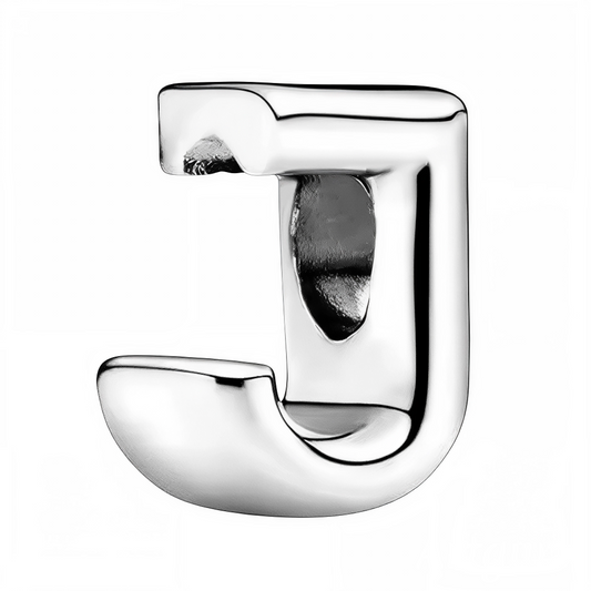 Personnalisez votre bracelet avec élégance grâce à ce charm en forme de lettre "J", réalisé en argent 925. Un bijou simple et raffiné, idéal pour exprimer votre personnalité ou offrir une attention symbolique à un être cher.