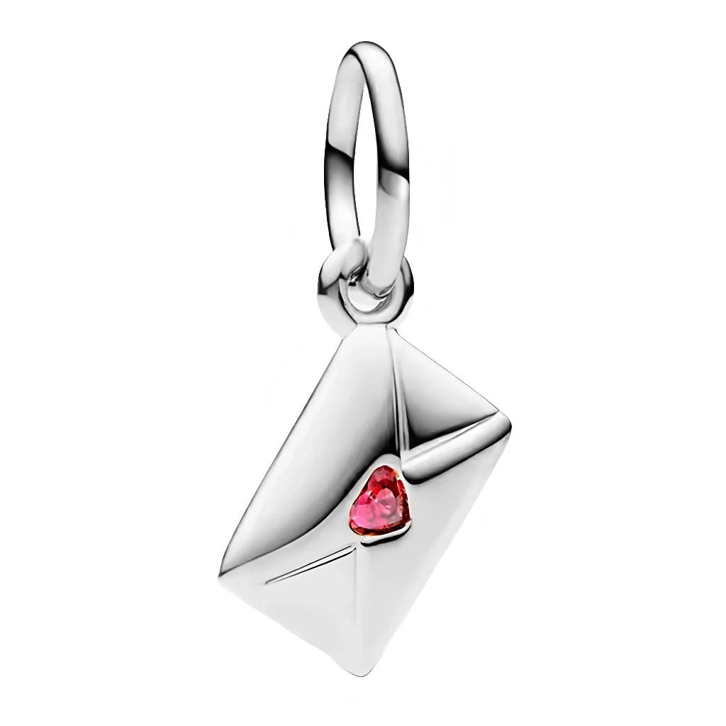 Offrez une touche romantique avec ce charm Lettre d’Amour, disponible en version dorée ou argentée. En argent 925, il évoque un amour éternel avec son design élégant et ses finitions raffinées.