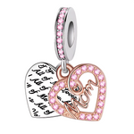 Montrez votre amour pour votre mère avec ce charm médaillon gravé du mot "Mom". En argent 925, ce bijou est un hommage émouvant à la personne qui vous inspire et vous soutient.