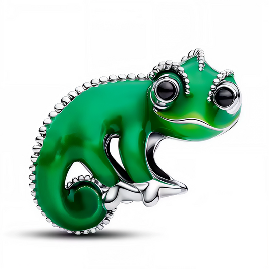 Ajoutez une touche colorée et joyeuse à votre collection avec ce charm en Argent 925 (S925), représentant Pascal, le fidèle compagnon de Raiponce. Un bijou charmant et plein de vie parfait pour sublimer vos bracelets et colliers avec une touche Disney pleine de malice.

Caractéristiques
– Matière : Argent 925 (S925).
– Design : Pascal détaillé et expressif.
– Coloris : Argenté brillant avec touches colorées.
– Compatibilité : Convient aux bracelets à charms type Pandora et colliers.
– Style : Coloré, joyeux
