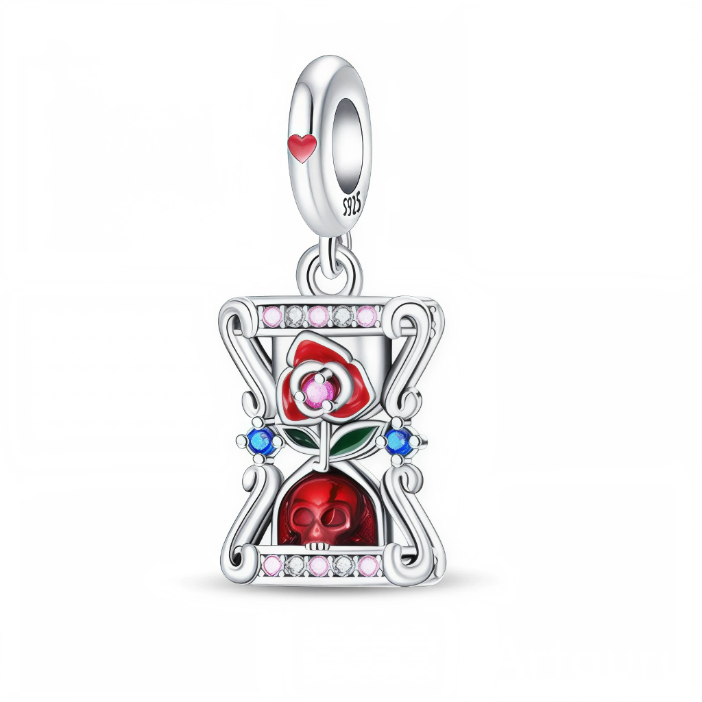 La bélière en argent 925 est lisse avec un petit cœur rouge émaillé sur le côté, d’où descend un cadre de sablier stylisé serti de zirconias roses et transparents en haut et en bas, et de deux pierres bleues au milieu. À l’intérieur du sablier, une rose rouge émaillée avec feuilles vertes se dresse au‑dessus d’un crâne rouge poli, créant un contraste symbolique entre amour et mortalité dans un esprit memento mori romantique.