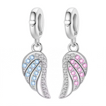 Ce charm pour bracelet en argent 925 propose une paire d'ailes d'ange miniatures, l'une bleu ciel pavée strass et l'autre rose tendre diamantée, symbolisant protection divine, amitié jumelle ou amour fraternel. Les bases rondes jumelles gravées « S925 » clipent parfaitement sur les bracelets.

Caractéristiques :

Matière : Argent 925 (S925)
Design : Deux ailes petites bleue et rose, chacune sertie cristaux assortis, montées sur supports ronds doubles.
Style : Céleste et complice, idéal pour best friends, ju
