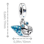 Charm pendentif en argent 925, représentant un bernard-l’hermite aux détails fins. Sa particularité ? Il brille dans le noir grâce à son effet "Glow in the Dark", ajoutant une touche magique à votre bijou. Idéal pour personnaliser bracelets ou colliers avec une ambiance marine et lumineuse.