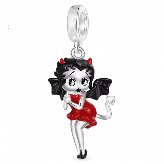 Craquez pour ce charm pendentif en argent 925 qui réinvente Betty Boop en version petit diable, avec ses cornes malicieuses et sa queue fourchue. Ce bijou au design espiègle et glamour rend hommage à l’icône intemporelle avec une touche d’audace et de fantaisie. Parfait pour les collectionneurs qui aiment les pièces uniques et pleines de caractère.