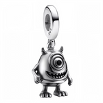 Ajoutez une dose de charme monstrueusement adorable à votre collection avec ce charm pendentif en argent 925 représentant Bob Razowski debout, avec ses deux cornes emblématiques. Ce bijou finement travaillé capture toute la personnalité attachante et espiègle du célèbre personnage de Monstres et Cie, dans un style sobre et élégant. Parfait pour les fans de Pixar et les amoureux de pièces originales pleines de caractère.