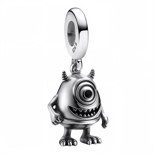 Ajoutez une dose de charme monstrueusement adorable à votre collection avec ce charm pendentif en argent 925 représentant Bob Razowski debout, avec ses deux cornes emblématiques. Ce bijou finement travaillé capture toute la personnalité attachante et espiègle du célèbre personnage de Monstres et Cie, dans un style sobre et élégant. Parfait pour les fans de Pixar et les amoureux de pièces originales pleines de caractère.