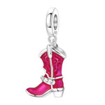 Charm pendentif élégant représentant une botte inspirée de l’univers de Barbie, finement travaillée en argent 925. Son design féminin et coloré, avec ses détails roses et ses finitions argentées, apporte une touche glamour et originale à votre bracelet ou collier.

Caractéristiques :

- Matière : Argent 925.
- Design : Botte de Barbie rose avec détails et finitions argentées.
- Style : Féminin, glamour, tendance et original.
- Symbolique : Féminité, élégance, confiance et style.
- Compatibilité : Charm pend