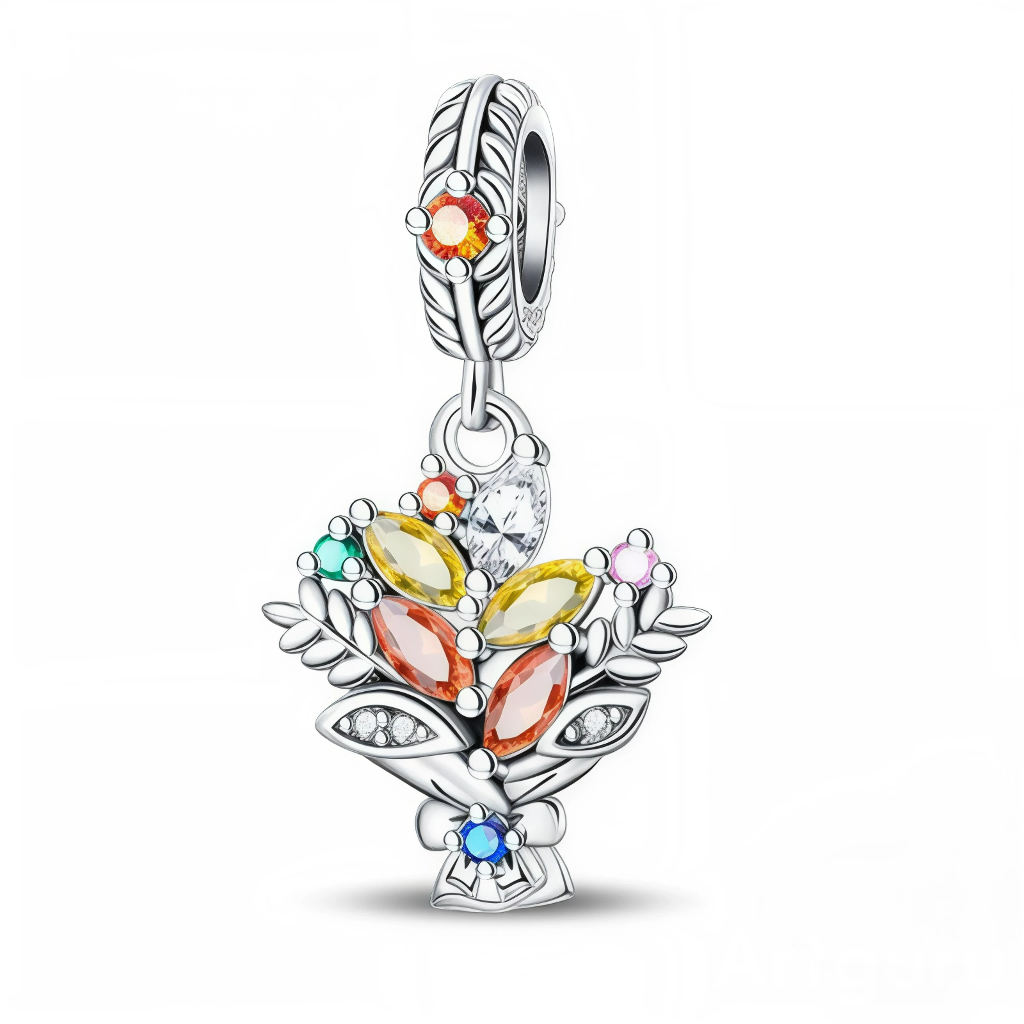Le bouquet est composé de pierres marquises jaune, orange et transparentes, entourées de petites gemmes vertes, roses et bleues qui évoquent des pétales et baies multicolores. Les feuilles argentées stylisées encadrent la composition, tandis qu’un nœud brillant maintient le bouquet et se prolonge par une bélière finement tressée ornée d’un cristal rond. L’ensemble crée un bijou très détaillé qui capte la lumière sous tous les angles, rappelant la richesse des couleurs automnales.