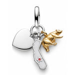 Apporte une touche tendre et originale à ton bracelet avec ce charm composé d’un cœur, d’une carte et d’un ours doré. Son design symbolique évoque l’amour, le voyage et la douceur, tout en ajoutant une note élégante et raffinée à ta collection. Un bijou plein de personnalité, parfait pour offrir ou pour garder près de soi un souvenir précieux.