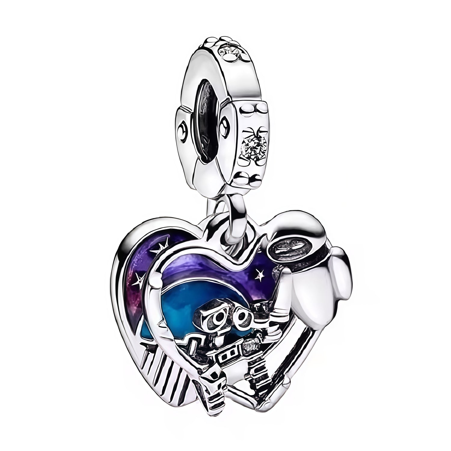 Célèbre un amour hors du commun avec ce charm pendentif cœur Eve et Wall-E. Inspiré du film Pixar, ce bijou met en scène la tendre scène où Wall-E offre une plante précieuse à Eve sur un cœur ajouré. Un charm romantique et plein d’émotion, parfait pour les fans du film et les bijoux au style doux et symbolique.

Caractéristiques :

- Matière : Argent sterling 925 avec émail fluorescent et zircone.
- Design : Wall-E offrant la plante à Eve sur cœur ajouré + cœur gravé avec lune glow-in-the-dark.
- Style : Bi
