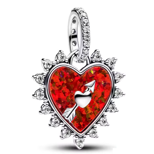 Ajoutez une touche romantique et symbolique à votre collection avec le Pendentif Cœur Flèche, délicatement façonné en argent 925. Ce pendentif représente un cœur traversé par une flèche, symbole de l'amour passionné et de la destinée. L’alliance du cœur et de la flèche évoque la force de l’amour, celui qui touche le cœur au moment parfait.

Idéal pour exprimer des sentiments forts ou pour offrir un cadeau significatif, ce pendentif sera un symbole précieux dans votre vie. Que vous le portiez au quotidien ou