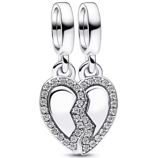 Faites de votre amitié un souvenir impérissable avec le charm Cœur à Partager "Friends to the End". En argent 925, ce cœur se divise en deux pour symboliser un lien éternel et indéfectible entre amis.
