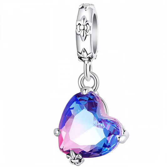 Ajoutez une touche de poésie et de couleur à votre bracelet avec ce charm pendentif en Argent 925 représentant un cœur aux nuances violet et bleu. Son dégradé enchanteur apporte éclat et originalité à votre bijou.

Caractéristiques
– Matière : Argent 925
– Design : Cœur violet et bleu
– Style : Coloré et élégant