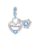 Accueillez la douceur du renouveau avec ce charm pendentif en argent 925 en forme de cœur, délicatement orné de strass bleu clair scintillants. Au centre, l’inscription « March » gravée apporte une touche personnalisée, tandis que la pierre bleu clair en forme de cœur symbolise la tranquillité et l’espoir. Ce charm pendentif est idéal pour célébrer un anniversaire de mars ou offrir un cadeau unique, chargé de sens et d’élégance.