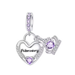Célébrez la douceur de l’hiver avec ce charm pendentif en argent 925 en forme de cœur, délicatement orné de strass violets lumineux. Au centre, l’inscription « February » gravée ajoute une touche personnalisée, tandis que la pierre violette en forme de cœur symbolise la créativité et la sagesse. Ce charm pendentif est idéal pour marquer un anniversaire de février ou offrir un cadeau unique, riche en signification et en élégance.