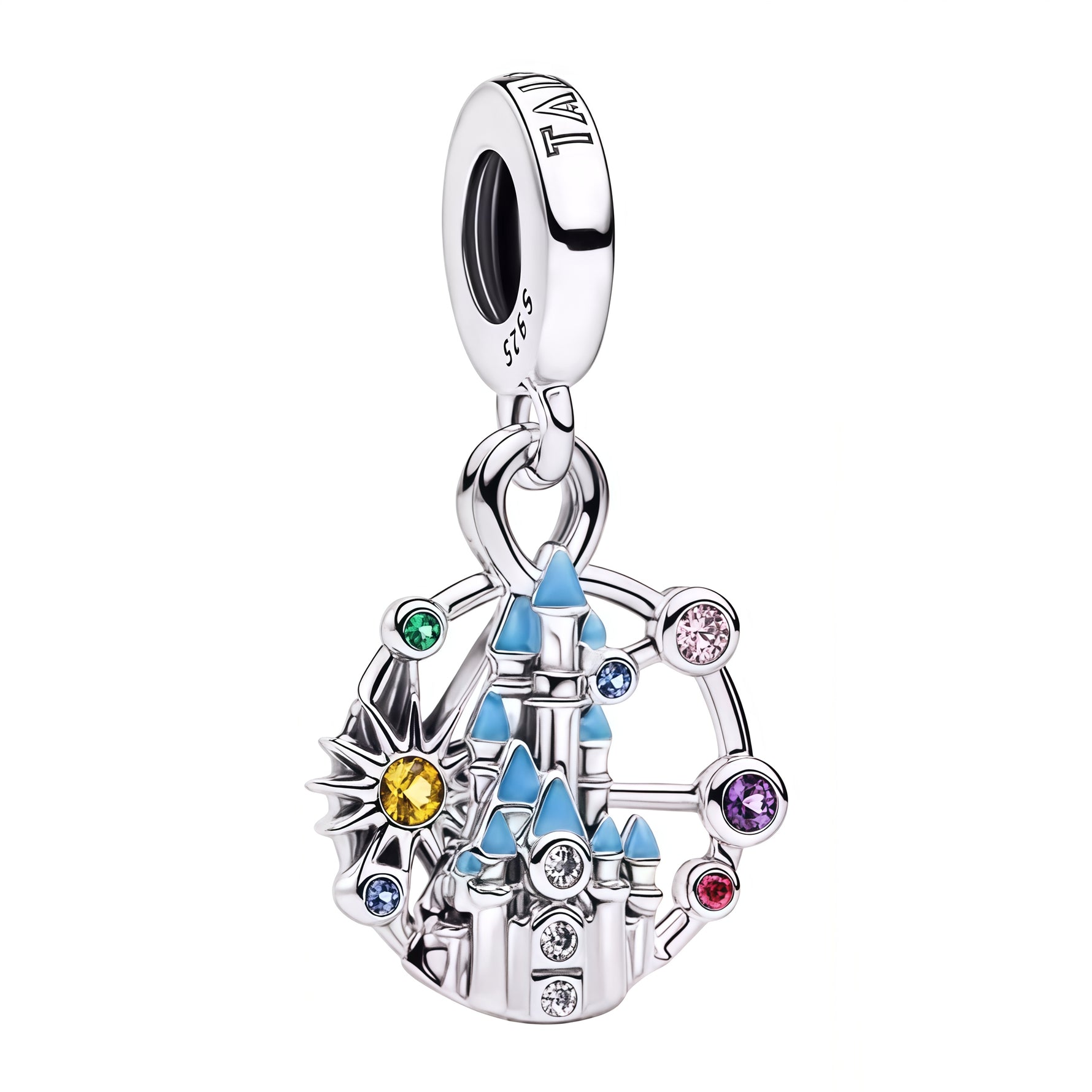 Charm pendentif élégant représentant un château de conte de fées, avec des détails scintillants et des pierres colorées qui lui donnent un rendu féerique. Son design raffiné évoque la magie des univers Disney et apporte une touche lumineuse à votre bracelet.

Caractéristiques :

- Matière : Argent 925.
- Design : Château stylisé avec détails colorés et pierres serties.
- Style : Féerique, élégant et iconique.
- Symbolique : Rêve, magie, bonheur et univers Disney.µ
- Compatibilité : Charm pendentif compatibl