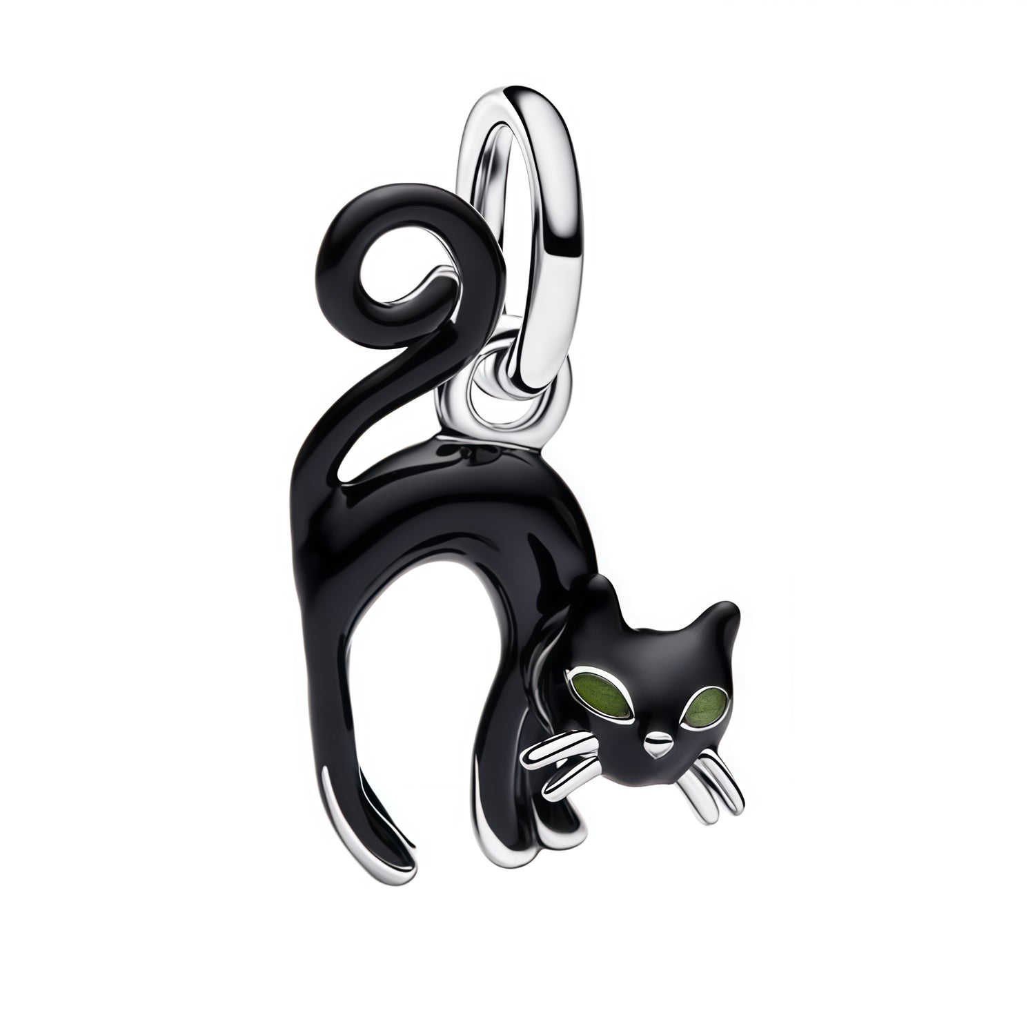 Charm pendentif élégant en forme de chat noir, avec une silhouette fine et un design minimaliste au style mystérieux. Sa finition brillante et ses yeux verts lui donnent une allure chic et un peu magique, parfaite pour un bracelet au caractère affirmé.

Caractéristiques :

- Matière : Argent 925.
- Design : Chat noir stylisé avec détails émaillés.
- Style : Mystérieux, élégant et moderne.µ
- Symbolique : Chance, intuition, indépendance et protection.
- Compatibilité : Charm pendentif compatible avec bracele