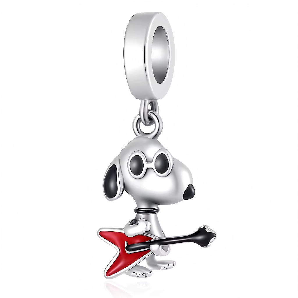 Ce charm rock’n’roll met en scène un chiot blanc cool aux lunettes de soleil noires, jouant une guitare électrique rouge vif en forme d’éclair, avec collier et posture dynamique. Le design 3D en argent poli capture le museau confiant et les détails brillants pour une vibe rebelle irrésistible. Symbole de passion musicale et d’esprit libre, il booste les bracelets d’une énergie rock pour fans de concerts et d’animaux audacieux.

Caractéristiques :

Matière : Argent 925 (S925) avec émail rouge sur guitare.
De