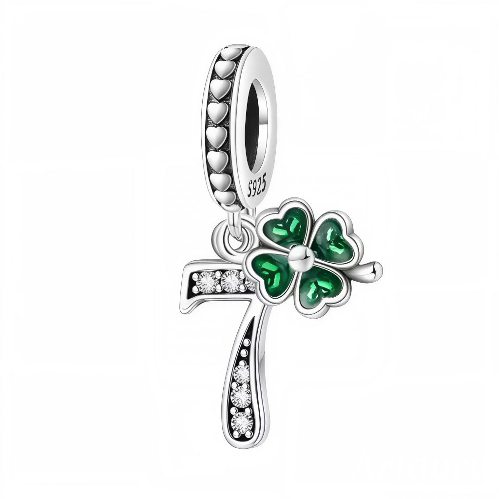 Ajoutez une touche porte-bonheur à votre bracelet avec ce charm pendentif en forme de chiffre "7", réalisé en argent 925 et orné d’un trèfle à 4 feuilles vert, symbole universel de chance. Un bijou élégant et raffiné, parfait pour représenter un chiffre significatif tout en attirant la chance.