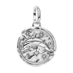 Charm pendentif élégant représentant un dauphin nageant dans un décor céleste, avec des étoiles gravées et une finition argentée raffinée. Son design poétique et harmonieux apporte une touche marine et lumineuse à votre bracelet.

Caractéristiques :

- Matière : Argent 925.
- Design : Dauphin stylisé avec motifs d’étoiles et finition texturée.
- Style : Marin, élégant et apaisant.
- Symbolique : Liberté, joie, harmonie et énergie positive.
- Compatibilité : Charm pendentif compatible avec bracelets et colli
