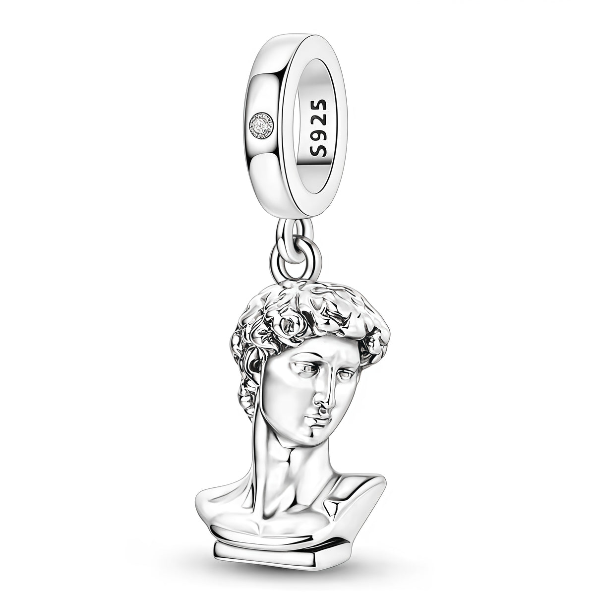 Charm pendentif élégant représentant le célèbre David, inspiré de la sculpture emblématique de Michel-Ange. Finement travaillé en argent 925, ce pendentif reproduit les traits sculpturaux et les détails raffinés de cette œuvre mythique, pour un bijou au style artistique et intemporel.

Caractéristiques :

- Matière : Argent 925.
- Design : Buste de David inspiré de la célèbre sculpture de Michel-Ange.
- Style : Artistique, classique, élégant et intemporel.
- Symbolique : Force, courage, beauté, confiance et