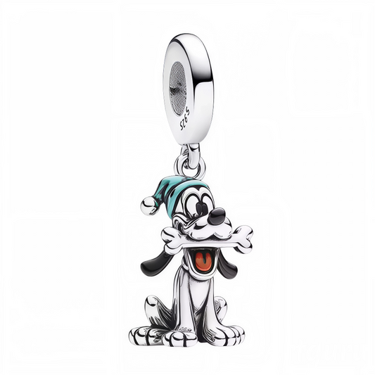 Apportez une touche d’humour et de nostalgie à votre collection avec ce charm pendentif en argent 925 représentant Dingo assis, un os dans la bouche. Fidèle à son esprit maladroit et attachant, ce bijou capture toute l’essence du célèbre compagnon de Mickey avec une finition pleine de charme. Un accessoire idéal pour les fans de Disney à la recherche d’un bijou ludique et unique.
