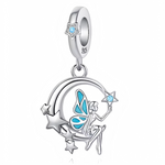 Ajoutez une touche de magie et de féerie à votre collection avec ce charm représentant la célèbre Fée Clochette. Fabriqué en argent 925, ce bijou capture l'élégance et la malice de Clochette, la fée espiègle et lumineuse de l'univers de Peter Pan. Parfait pour les amateurs de contes enchâssés de magie, ce charm est un hommage à la liberté, à l'imagination et à la magie du monde féerique de Disney.