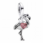 Offrez une touche d’élégance tropicale à votre collection avec ce charm pendentif en argent 925 représentant un flamant rose raffiné. Entièrement argenté, ce bijou est sublimé par une pierre rose brillante sertie sur le corps de l’oiseau, évoquant grâce, douceur et originalité. Parfait pour celles et ceux qui aiment les pièces à la fois chic, exotiques et pleines de charme.