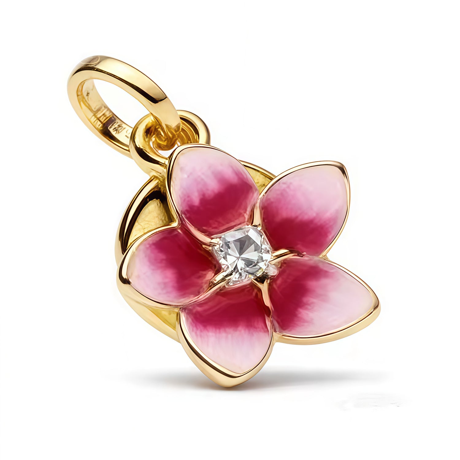 Apporte une touche tropicale et élégante à ton bracelet avec ce charm fleur de plumeria doré, inspiré de l’univers de Vaiana. Son design lumineux évoque la douceur des îles, la beauté des fleurs exotiques et l’esprit chaleureux du voyage, tout en ajoutant une note raffinée à ta collection. Un bijou délicat et symbolique, parfait pour les amoureux de l’océan, de la nature et des univers Disney.

Caractéristiques :

-&nbsp;Matière : Argent 925&nbsp; doré.
-&nbsp;Design : Fleur de plumeria avec finition brilla