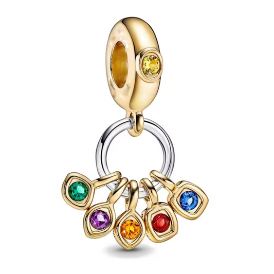 Ajoutez une touche de puissance cosmique à votre collection avec ce charm représentant les Gemmes de l'Infini, inspiré de l'univers Marvel. Fabriqué en argent sterling 925 et orné de six pierres précieuses colorées, ce charm de haute qualité est compatible avec tous les bracelets Pandora, garantissant une intégration parfaite à votre bijou préféré. Idéal pour les fans de Marvel, ce charm capture l'essence des puissantes Gemmes de l'Infini, ajoutant une note de magie et de grandeur à votre bracelet.