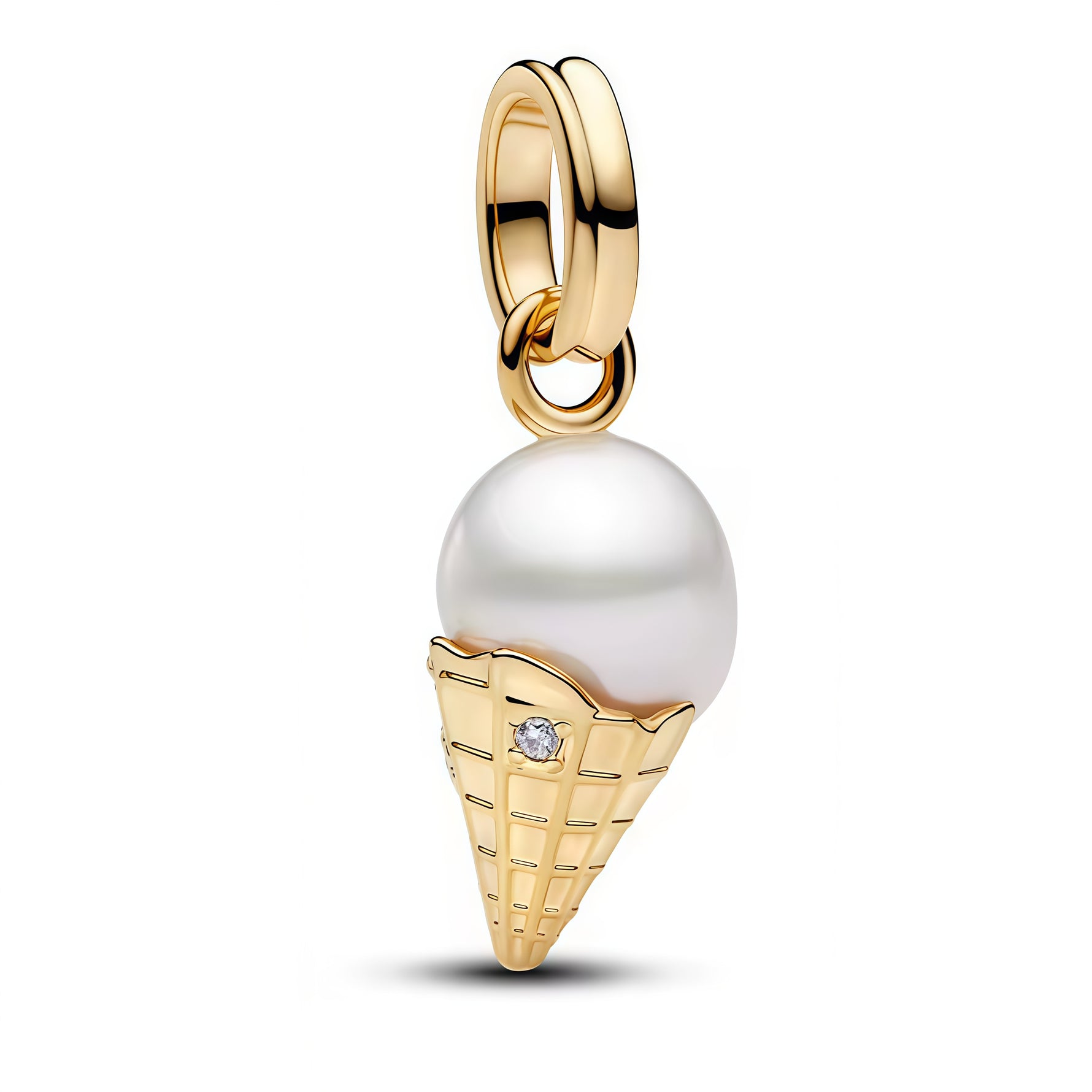 Apporte une touche gourmande et lumineuse à ton bracelet avec ce charm pendentif glace doré. Son design raffiné et original évoque la douceur de l’été, les plaisirs sucrés et l’insouciance, tout en ajoutant une note élégante et tendance à ta collection. Un bijou délicat et plein de charme, parfait pour celles et ceux qui aiment les accessoires fun et raffinés.

Caractéristiques :

-&nbsp;Matière : Argent 925.
-&nbsp;Design : Pendentif glace doré avec finition brillante et détails soignés.
-&nbsp;Dimensions 